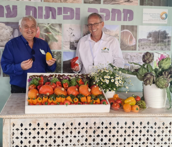 אלון שוסטר סגן שר הביטחון בתערוכה החקלאית בערבה התיכונה